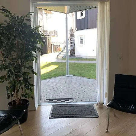 Taet Pa Strand, Marina Og Bogenses Hyggelige Gagade Appartement